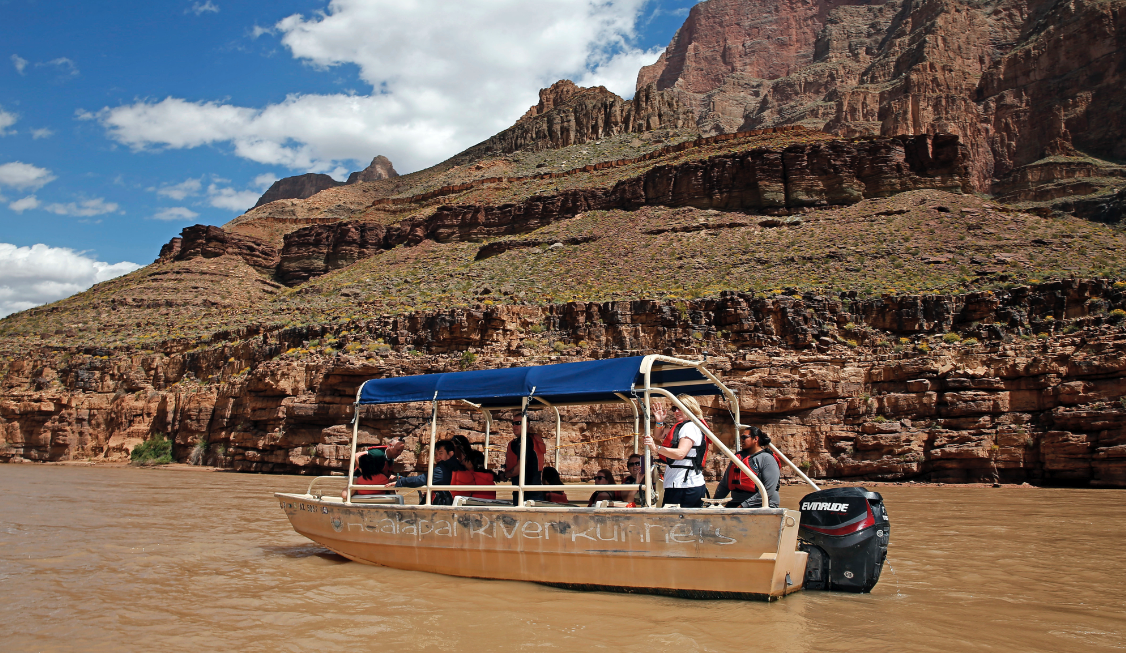 West-Rim-Aktivität vor Ort mit Helikopterlandung und Pontonboot in Grand-Canyon-Flugtouren