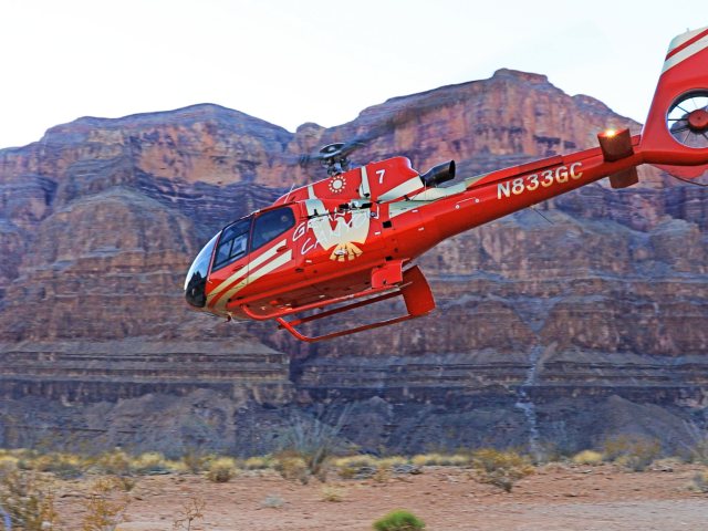 West-Rim-Flaggschiff: Landung, Pontonboot, Rim-Shuttle und Skywalk in Grand-Canyon-Flugtouren