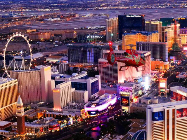 VIP-Las-Vegas-Strip-Nachtflug mit Hoteltransfers und Champagner in Grand-Canyon-Flugtouren