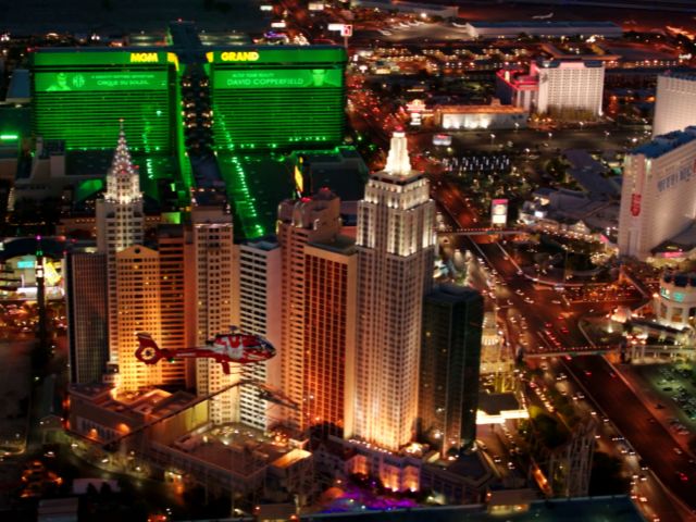 Las-Vegas-Strip-Highlights-Nachtflug mit dem Helikopter in Grand-Canyon-Flugtouren