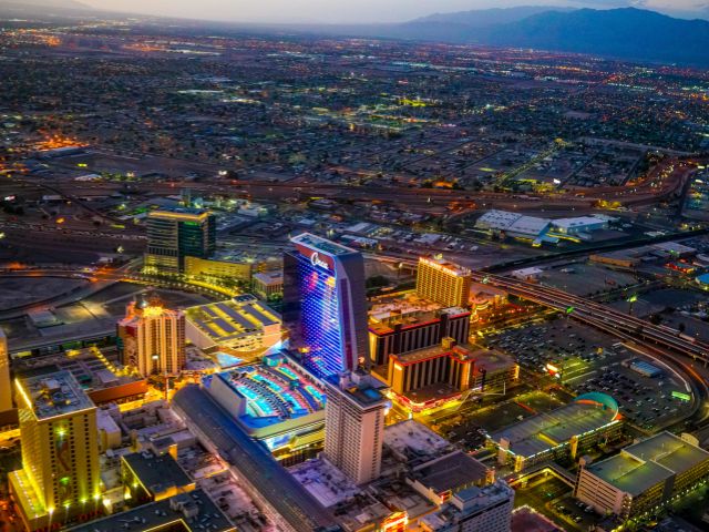 Privater Las-Vegas-Strip-Highlights-Nachtflug (bis zu 6 Gäste) in Grand-Canyon-Flugtouren