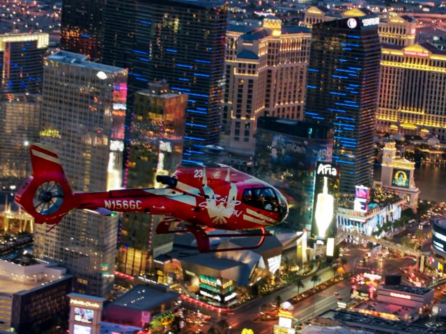 Las-Vegas-Neon-Nachtflug mit Neon-Museum-Erlebnis in Grand-Canyon-Flugtouren